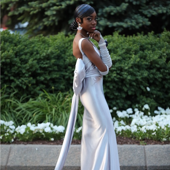 Meet your Posher, Evian - Picture 2 of 3